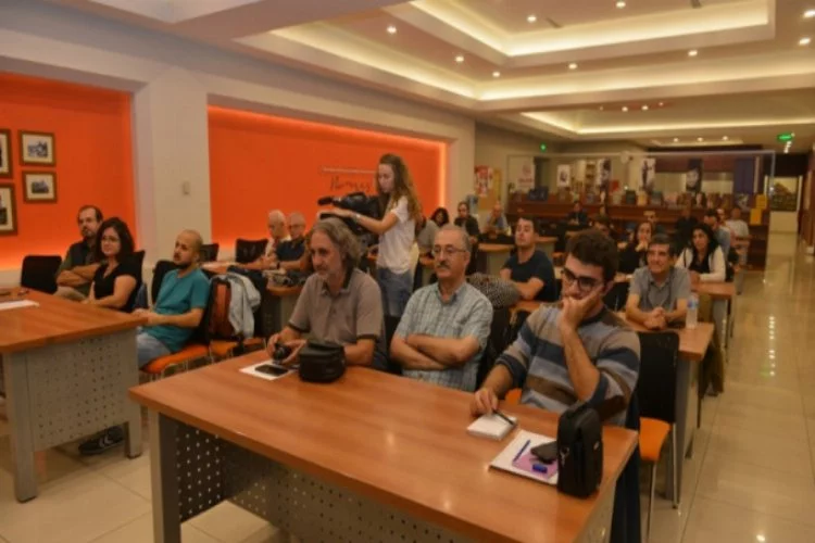 Bursa'da edebiyatta merkez taşra ilişkisi ele alındı