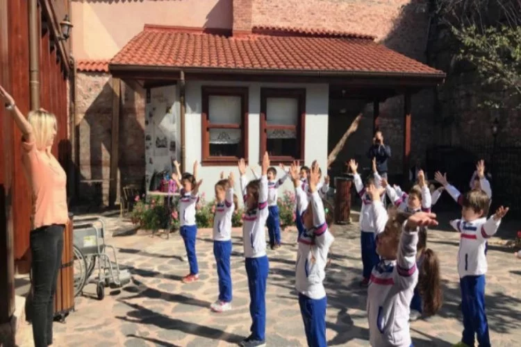 Bursa'da müzede yoga dersi