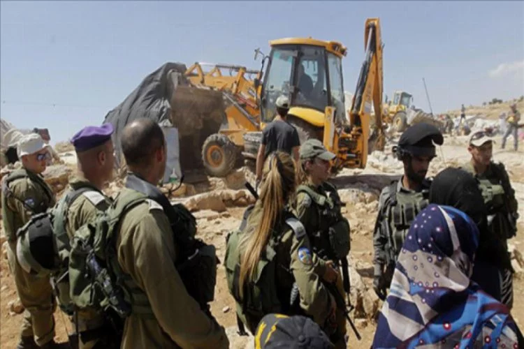 İsrail Batı Şeria'da iki aileyi evsiz bıraktı