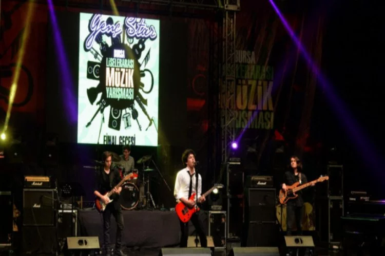 Bursa'da liseli müzisyenler yeteneklerini sergiliyor