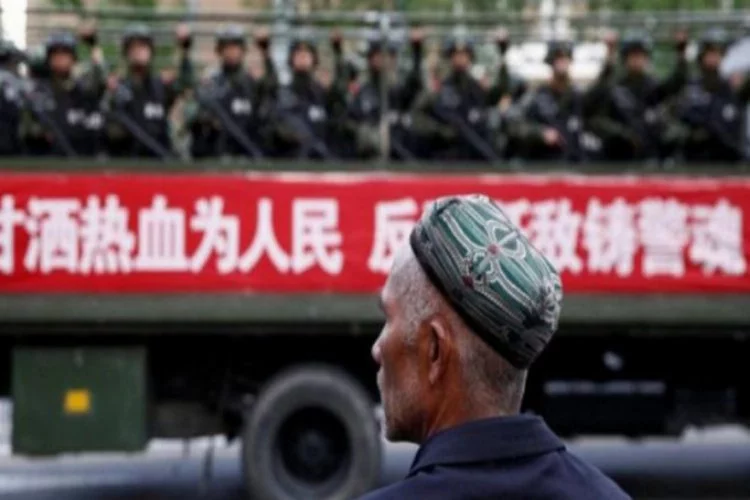 Uygur Türkleri'nin zorla tutulduğu kamplar yasalaştı