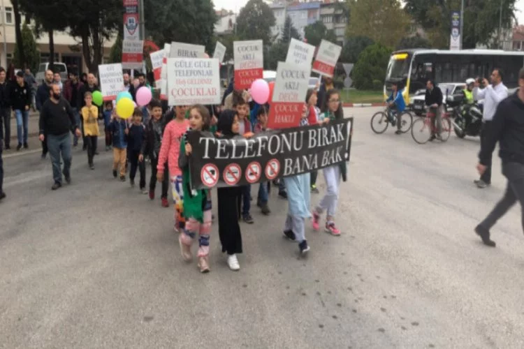 Bursa'da teknoloji bağımlılığına karşı yürüyüş