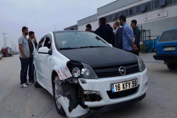 Bursa'da otomobille çarpışan motosiklet sürücüsü yaralandı