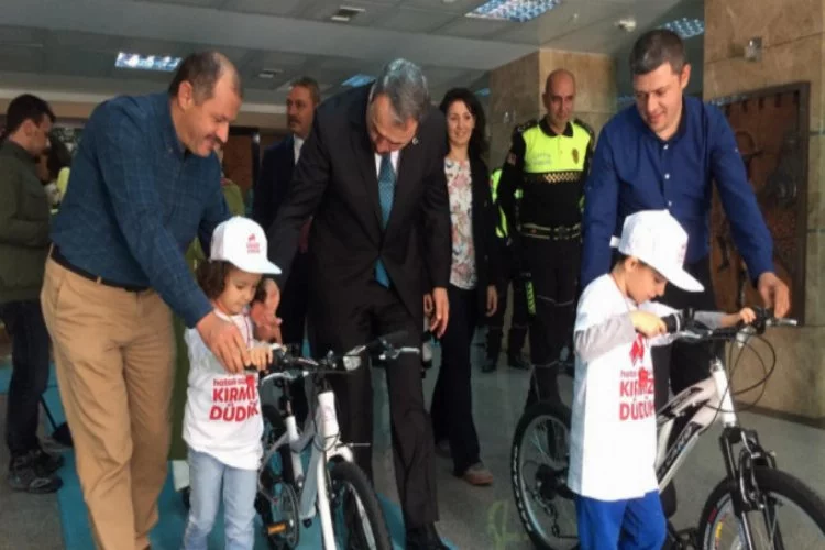 Emniyetten çocuklara bisiklet