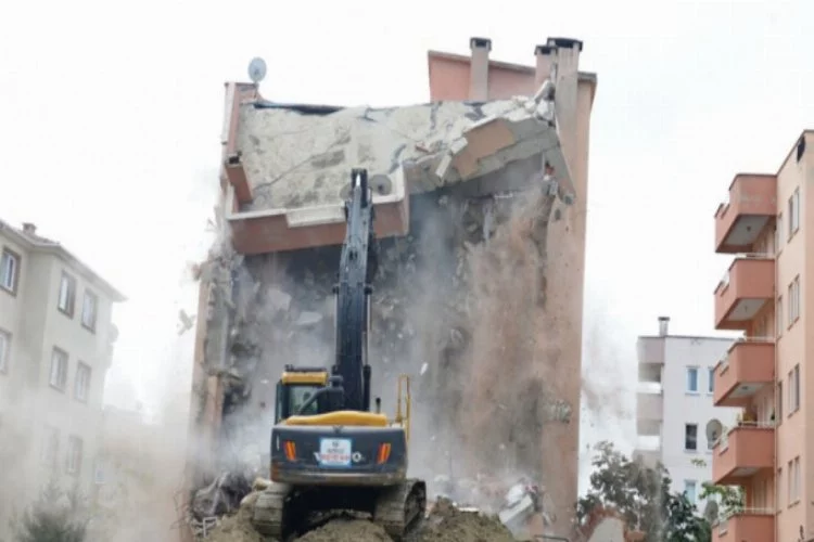 Bursa'da o apartman yıkılıyor