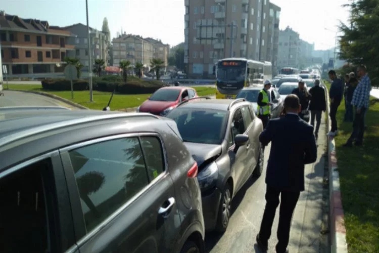 Bursa'da zincirleme kaza! 8 araç birbirine girdi