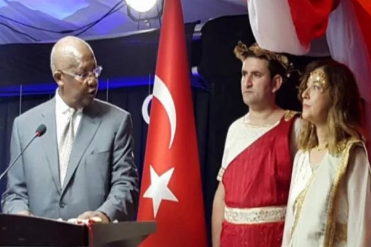Yunan kıyafeti giyen Türk Büyükelçi için harekete geçildi!