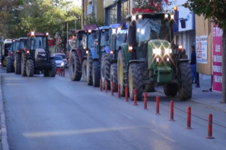 Protestocu çiftçilerden valilik önünde traktörlü eylem!