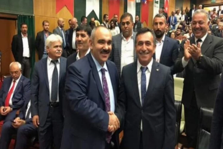 CHP'li Belediye Başkanı istifa edip AK Parti'ye katıldı