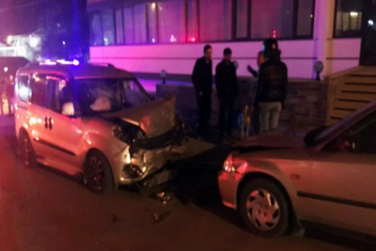 Bursa plakalı araç kaza yaptı: Ölü ve yaralı var!