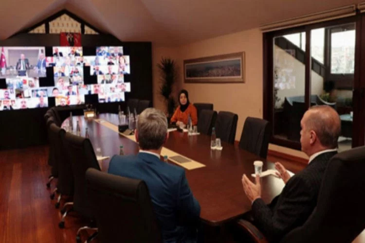 Cumhurbaşkanı Erdoğan,ilçe başkanları ile telekonferansla görüştü