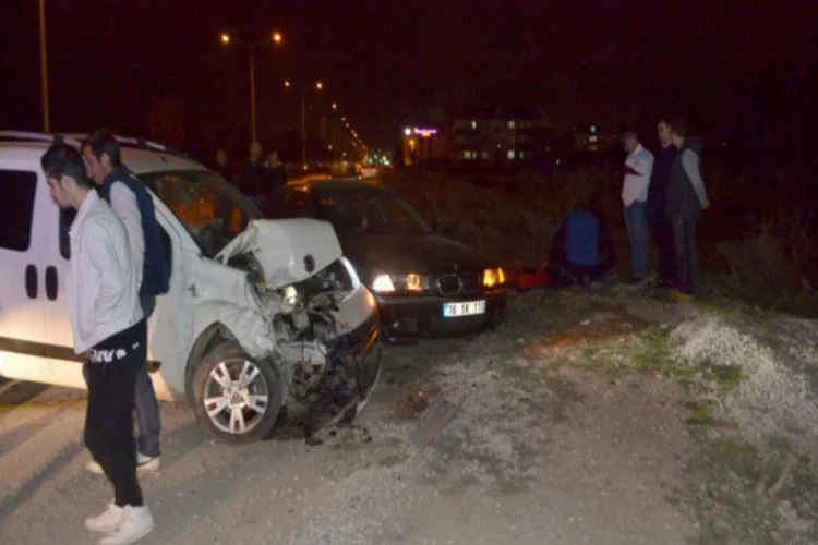 Bursa'da antrenman izleyen çifte otomobil çarptı: 1 yaralı