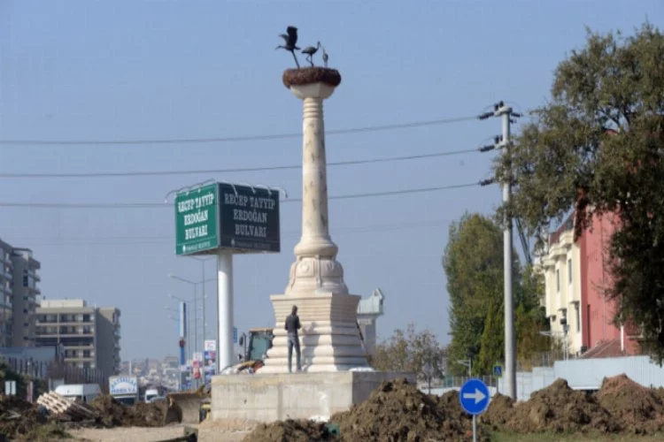 Bursa'ya iki anıt