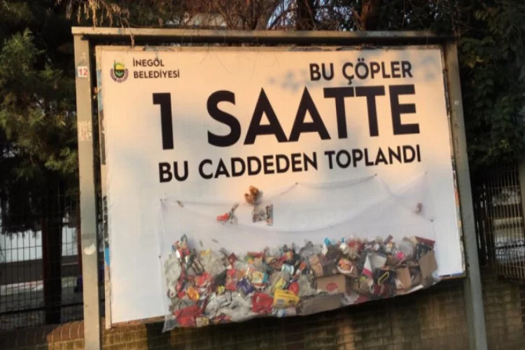 Bursa'da İlan tahtasına reklam yerine çöp astılar