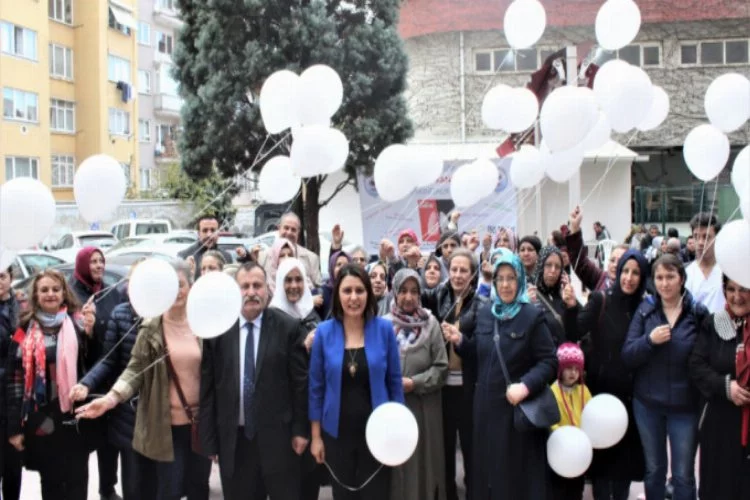 Bursa'da akciğer kanseri hastaları beyaz balon uçurdu