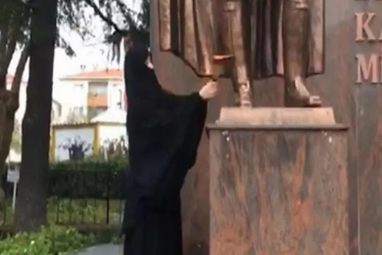 Atatürk büstüne baltayla saldıran kadın serbest bırakıldı