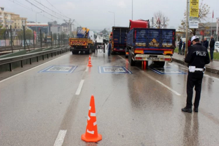 Bursa'da feci kaza! TIR ambulansı biçti