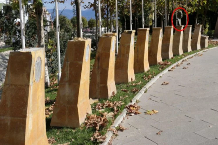 Şehit Parkı'nda skandal hırsızlık!  9 Türk büyüğünün büstü çalındı