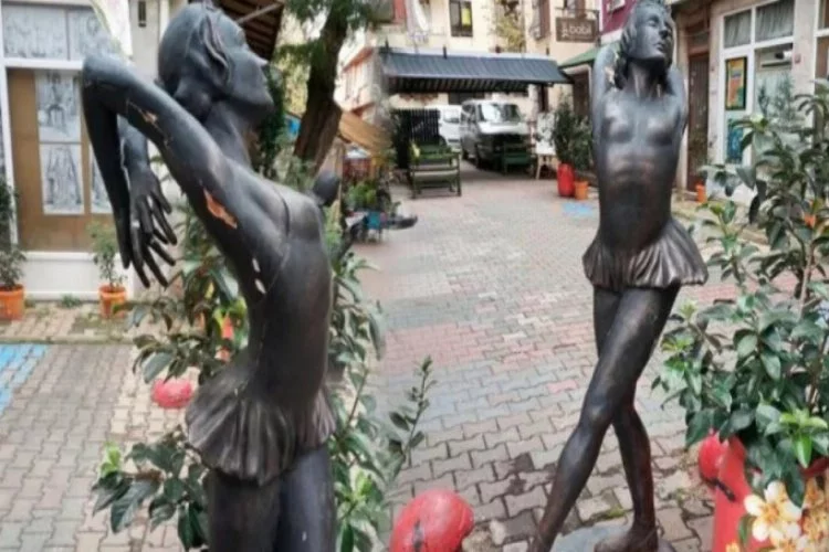 Pes dedirten olay! İlk Türk balerinin heykeline tecavüz etmeye kalktılar