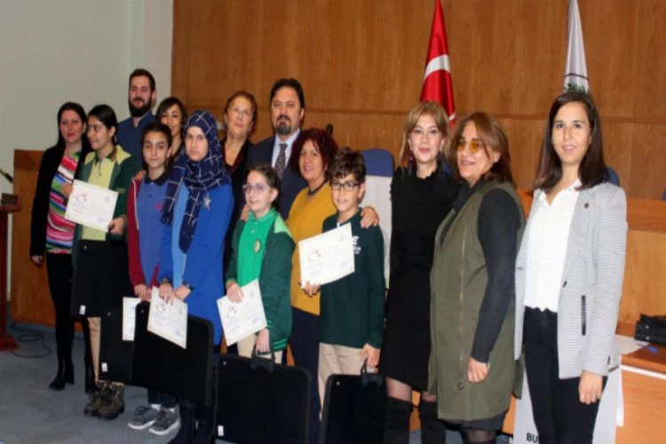 Bursa'da ''Çocuk ve Hukuk'' resim yarışmasının ödülleri sahiplerine kavuştu