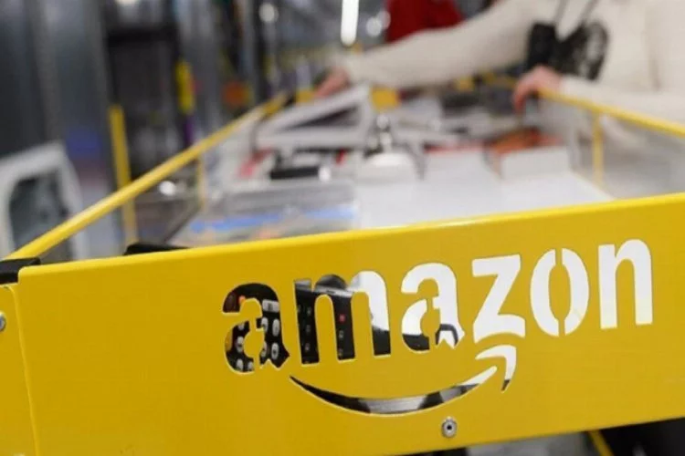 'Babalara özel hediyeler' kısmında porno film satan Amazon'a tepki