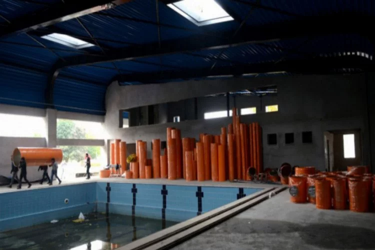 Bursa'da yeni Karaman Yüzme Havuzu yenilendi