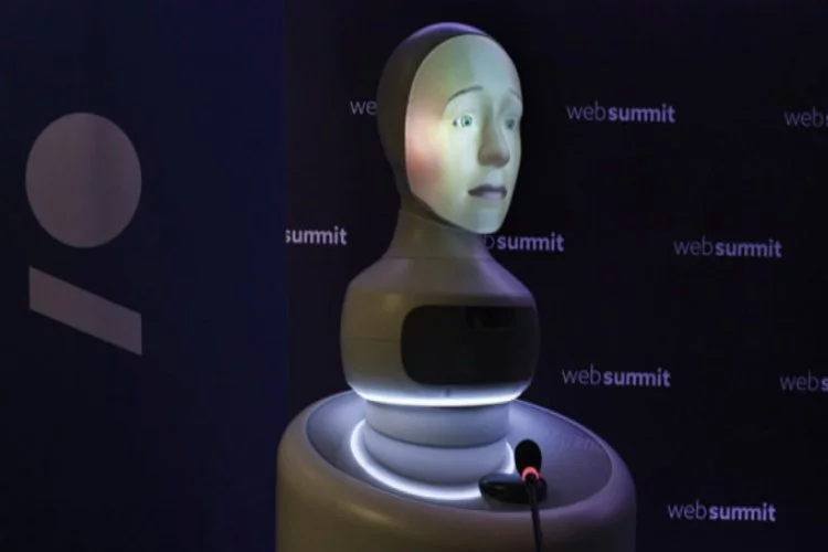 Robot Furhat, insanların dertlerini dinlemek istiyor