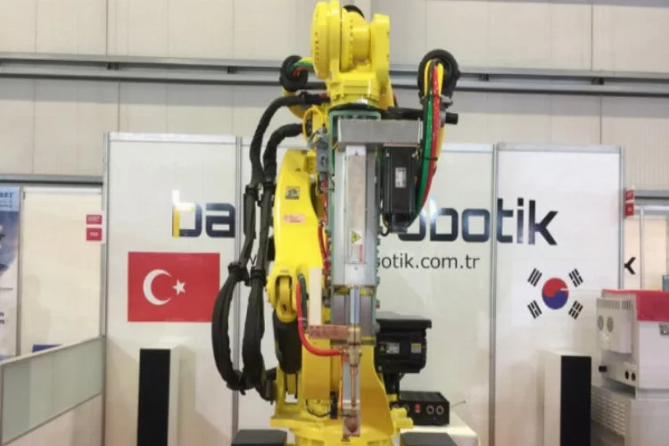 Bursa'da Mehter Marşı'na eşlik eden robot ilgi odağı oldu