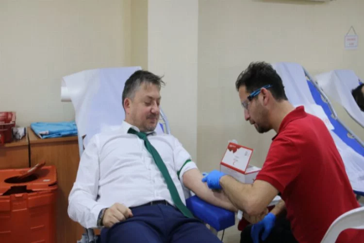 Sönmez Medya'dan Kızılay'a kan bağışı