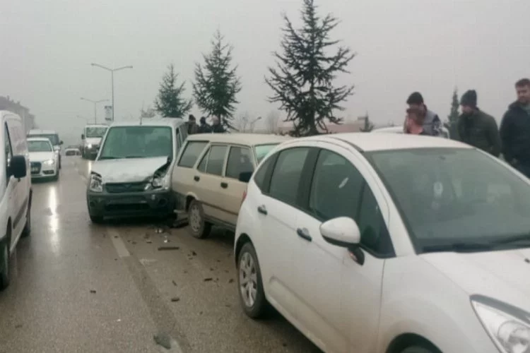 Bursa'da zincirleme kaza! 6 araç birbirine girdi