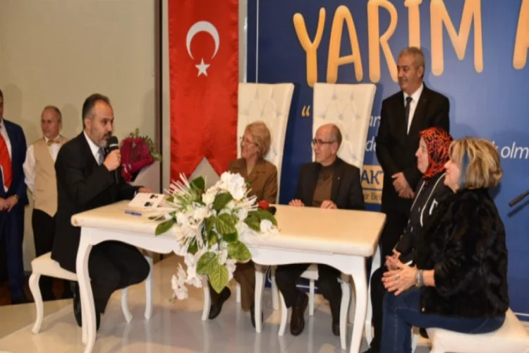 Bursa'da yarım asırlık çiftler 'aşk' tazeledi