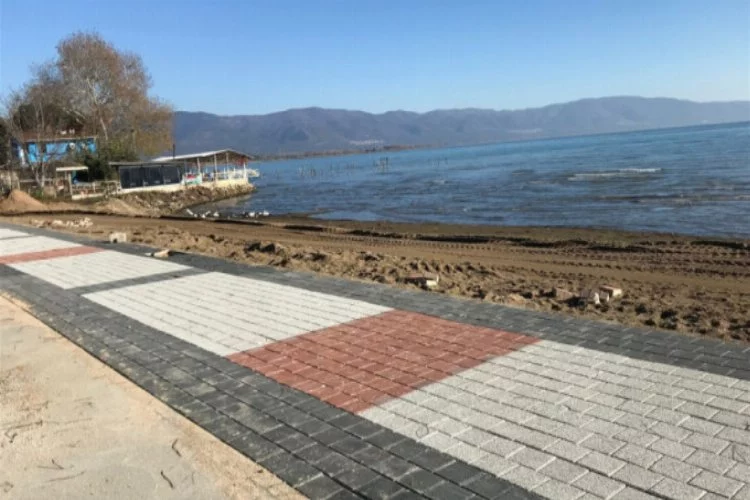 Orhangazi'de Göl Sahil Projesi hızla sürüyor