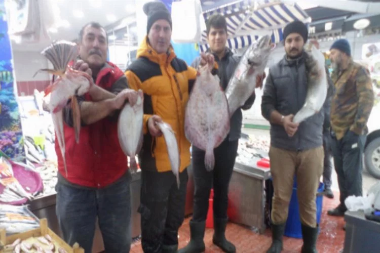 Bursa'da havalar soğudu, balıkçı esnafının yüzü güldü!