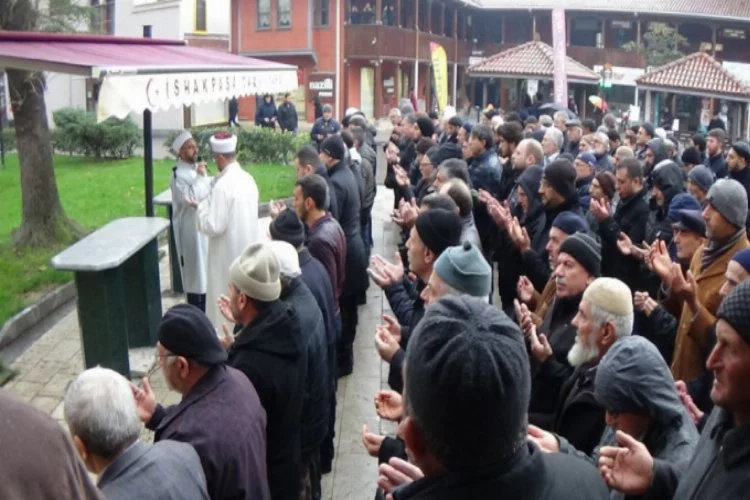 Bursa'da Doğu Türkistan'da ölenler için gıyâb&icirc; cenaze namazı kılındı