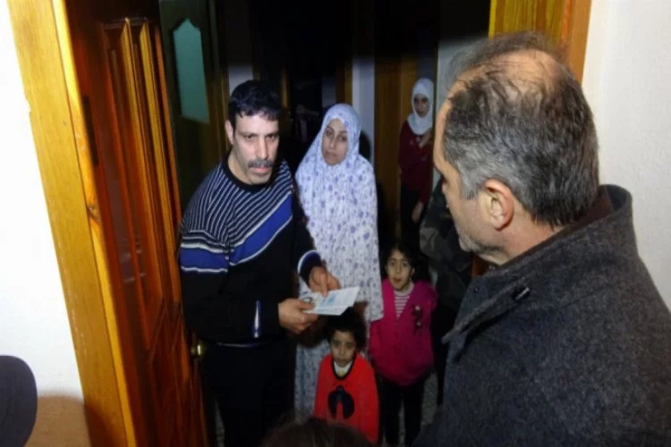 Bursa polisi, Suriyelilere entegrasyon broşürü dağıttı