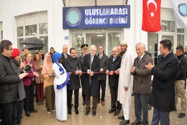 Bursa Uludağ Üniversitesi'nin misafir öğrencileri evrak işlerini kampüste çözecek