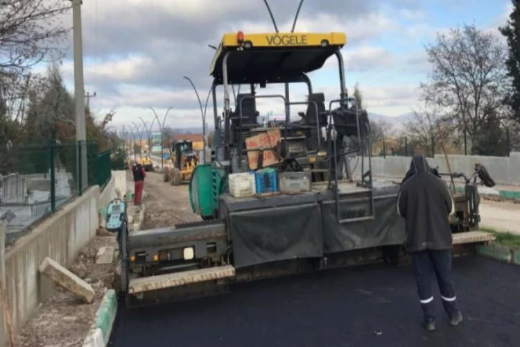 Büyükorhan'da asfalt çalışmaları devam ediyor