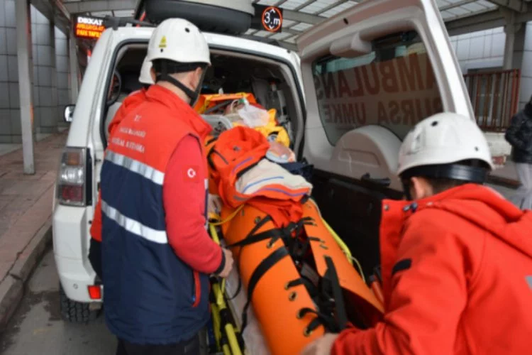 Bursa'da yaşlı adam donmaktan son anda kurtarıldı