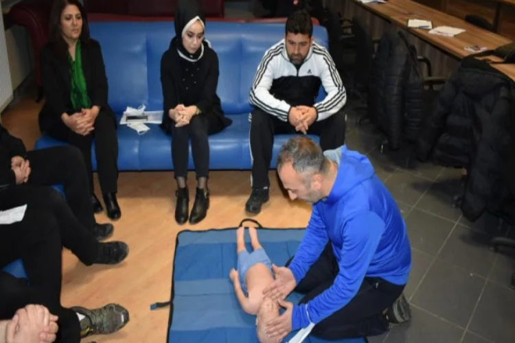Bursa'da Gençlik ve Spor İl Müdürlüğü personeline 16 saatlik ilk yardım eğitimi verildi