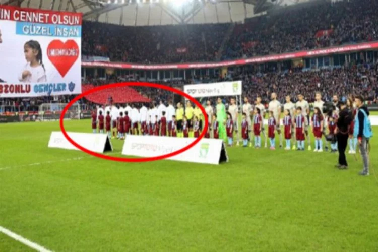 Trabzonsporlu futbolcular İstiklal Marşı'nı böyle okudu!