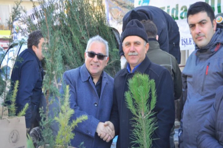Bursa'da "Yıl başında ağaç kesme fidan dik" kampanyası