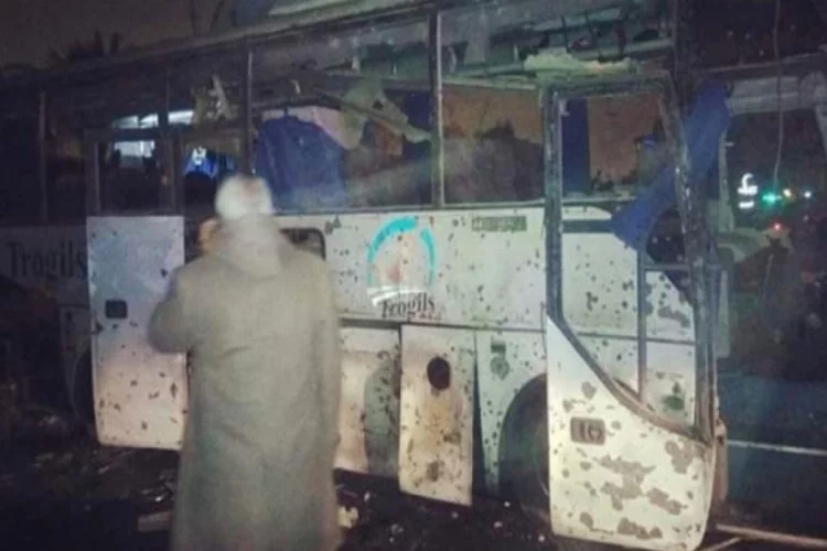 Turistleri taşıyan otobüste patlama: Ölü ve yaralılar var