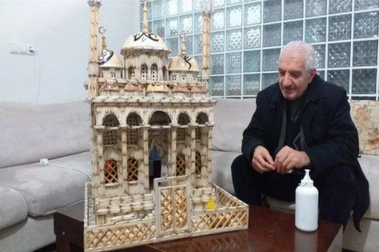 Bursa'da gözleri görmeden cami inşa etti!