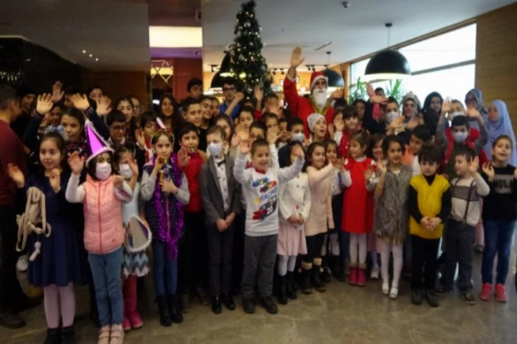 Bursa'da lösemili çocuklar yeni yıla merhaba dedi
