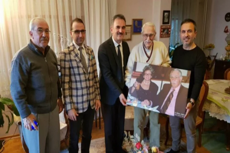 Gemlik Belediye Başkanı Yılmaz'dan duayen oyuncu Eşref Kolçak'a ziyaret