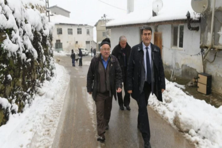 Başkan Dündar kar kış demeden mahalleleri geziyor