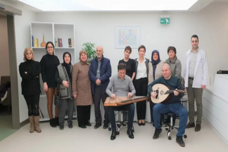 Bursa'da kanser hastalarına Türk sanat müziği morali