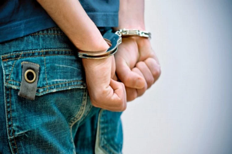 Evlilik yıldönümü için büfeden alkol çalan şahıs tutuklandı