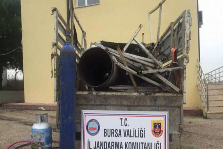 Bursa'da yol işaret tabelalarını çalmaya kalktılar!