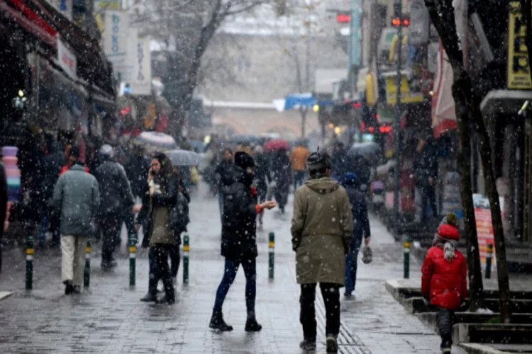 Bursa'da kar yağışı etkili oluyor!
